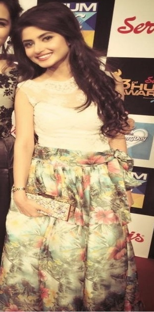 Top-ten-Worst-dressed-celebrities-at-Hum-awards (1)