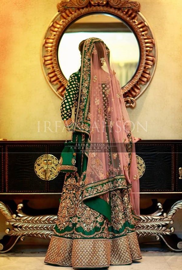 Wedding-Ghagra-Choli-Designs-for-Mehndi-Functions (22)