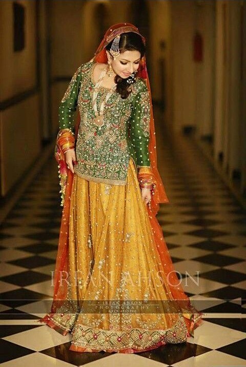 Wedding-Ghagra-Choli-Designs-for-Mehndi-Functions (24)